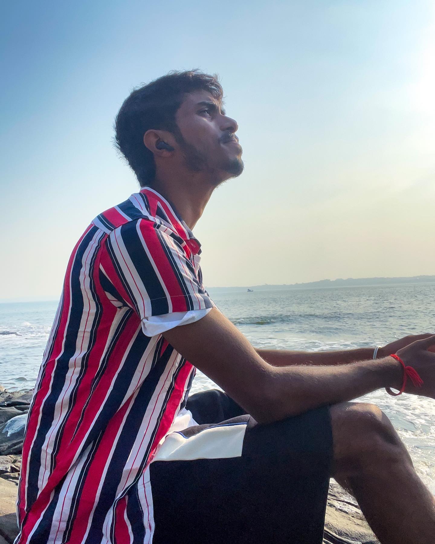 Yash sitting by the sea during his solo Goa trip